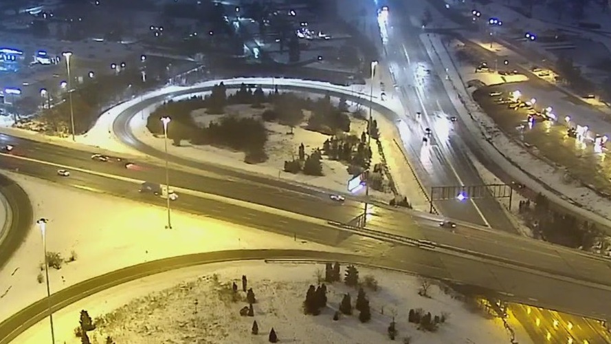 How to navigate slick spots on Chicago roads after winter storm