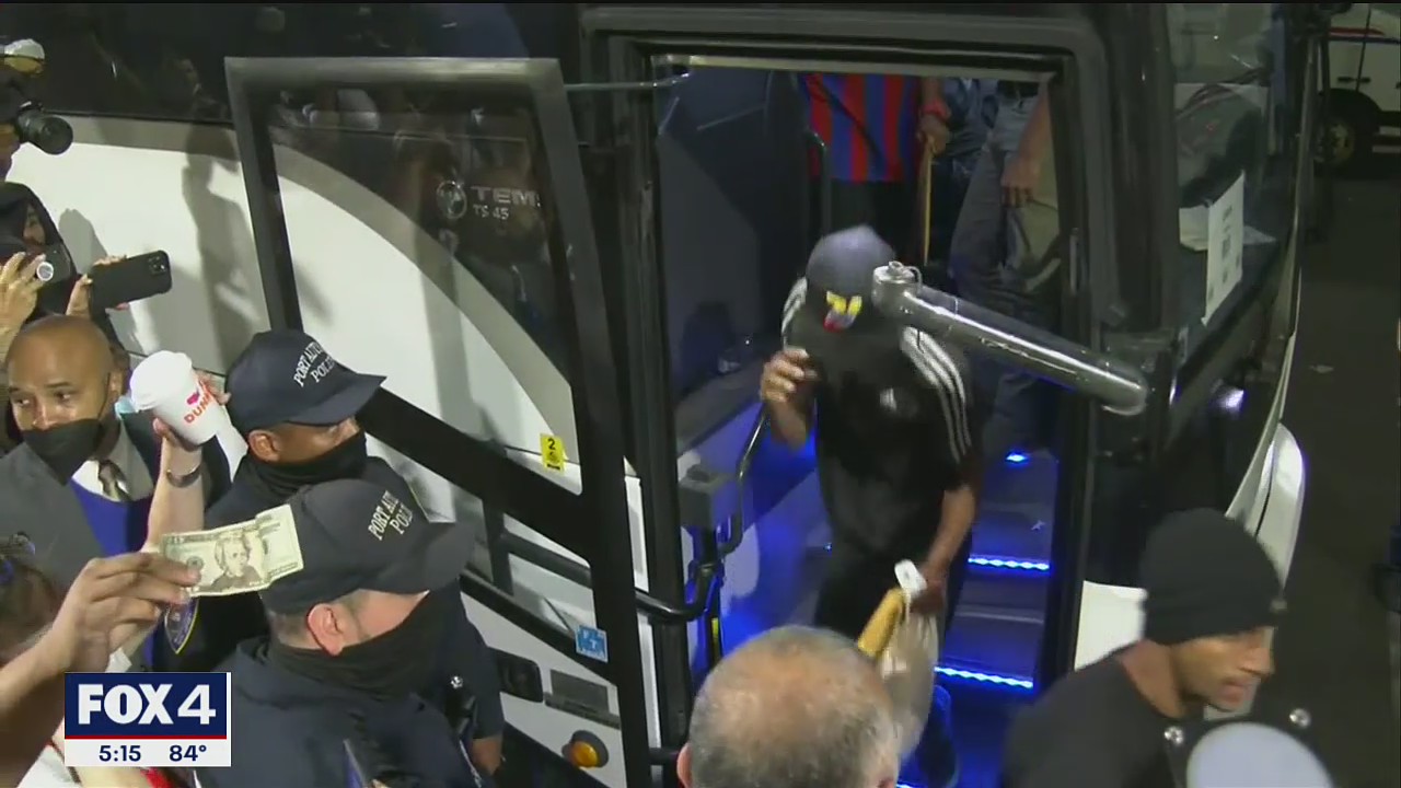 Gov. Abbott hits back at NYC mayor over threat to bus New Yorkers to Texas