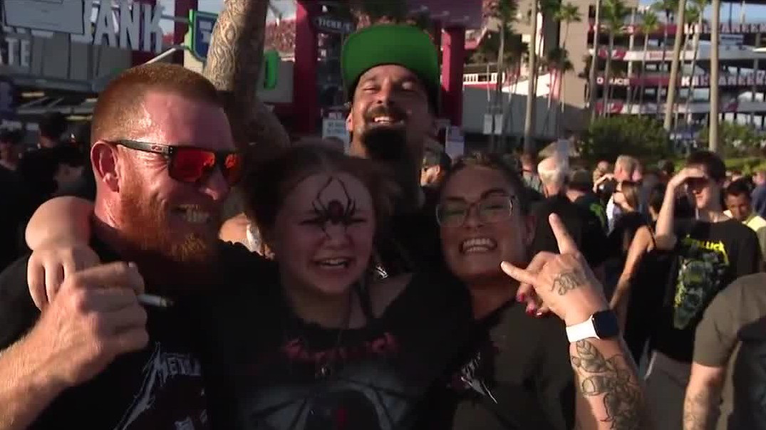 Metallica rocks Raymond James Stadium