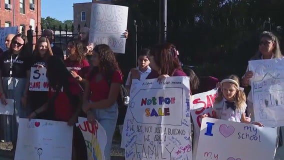 Parents and leaders rally to save Esmeralda Santiago Elementary from closure