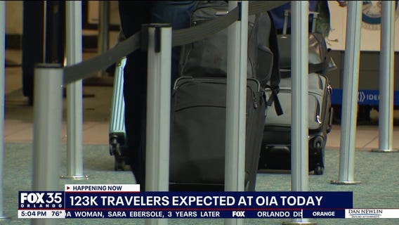 What are travelers experiencing at Orlando's MCO airport on Christmas Eve?