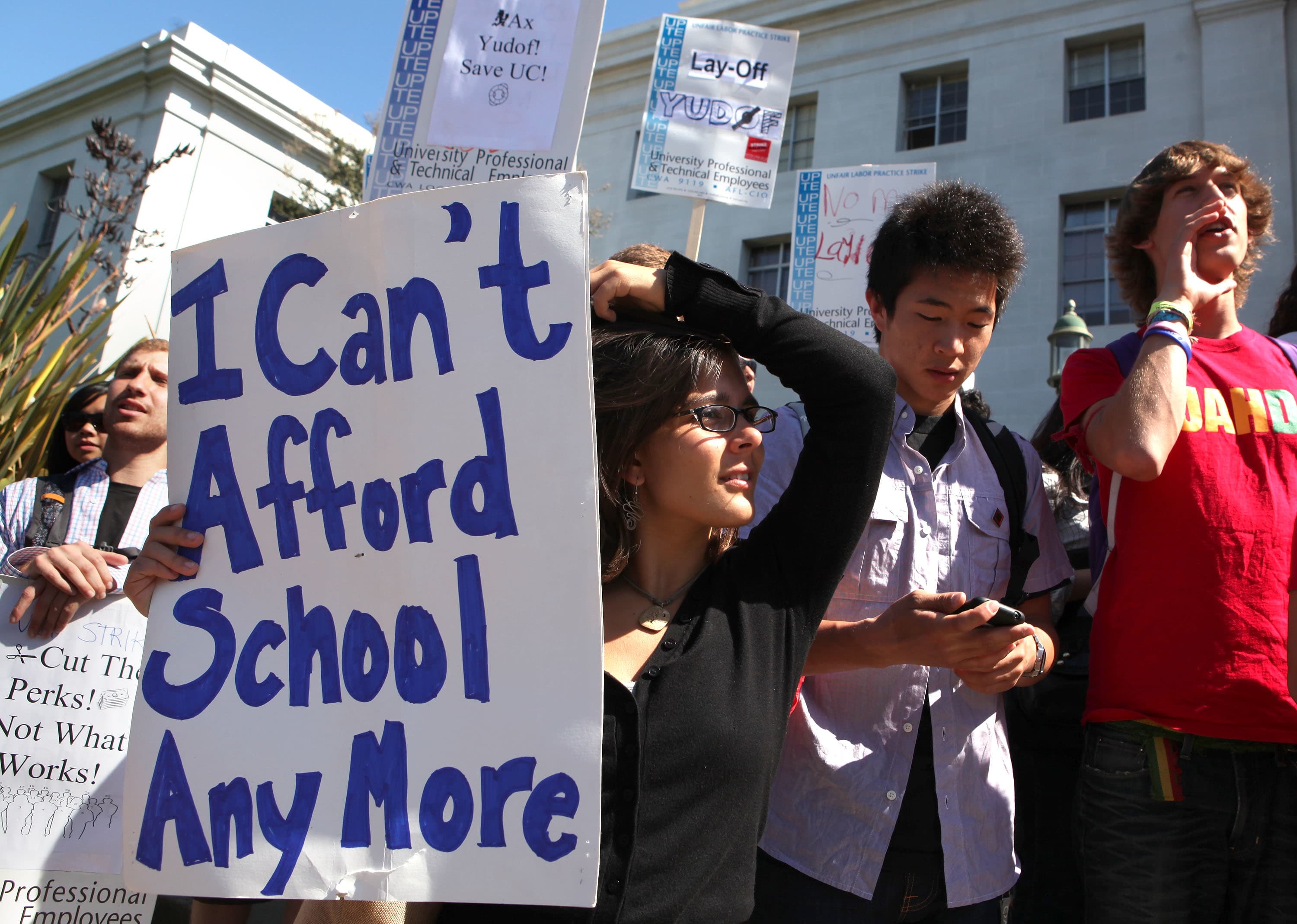 Total cost of 4-year public & private colleges nearly tripled since 1980