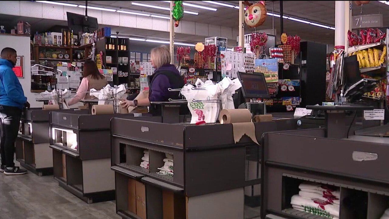 Chicago bag tax could jump again under alternative city budget plan