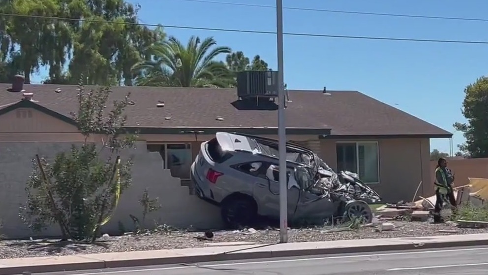 Bricks were flying through the air during Mesa crash: PD