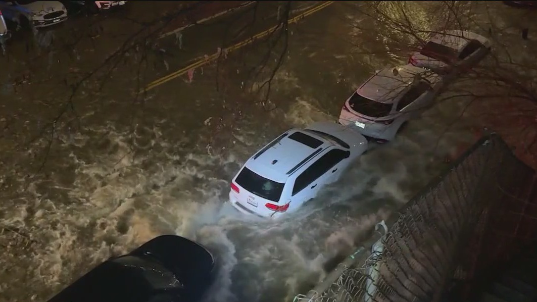 Bronx water main break leaves homes flooded