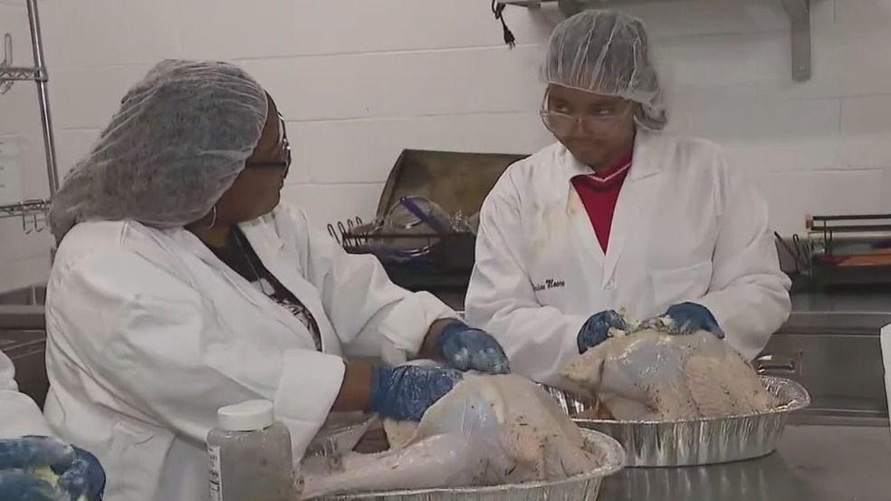 Chicago High School for Agricultural Sciences goes farm-to-table for 13th annual Thanksgiving feast