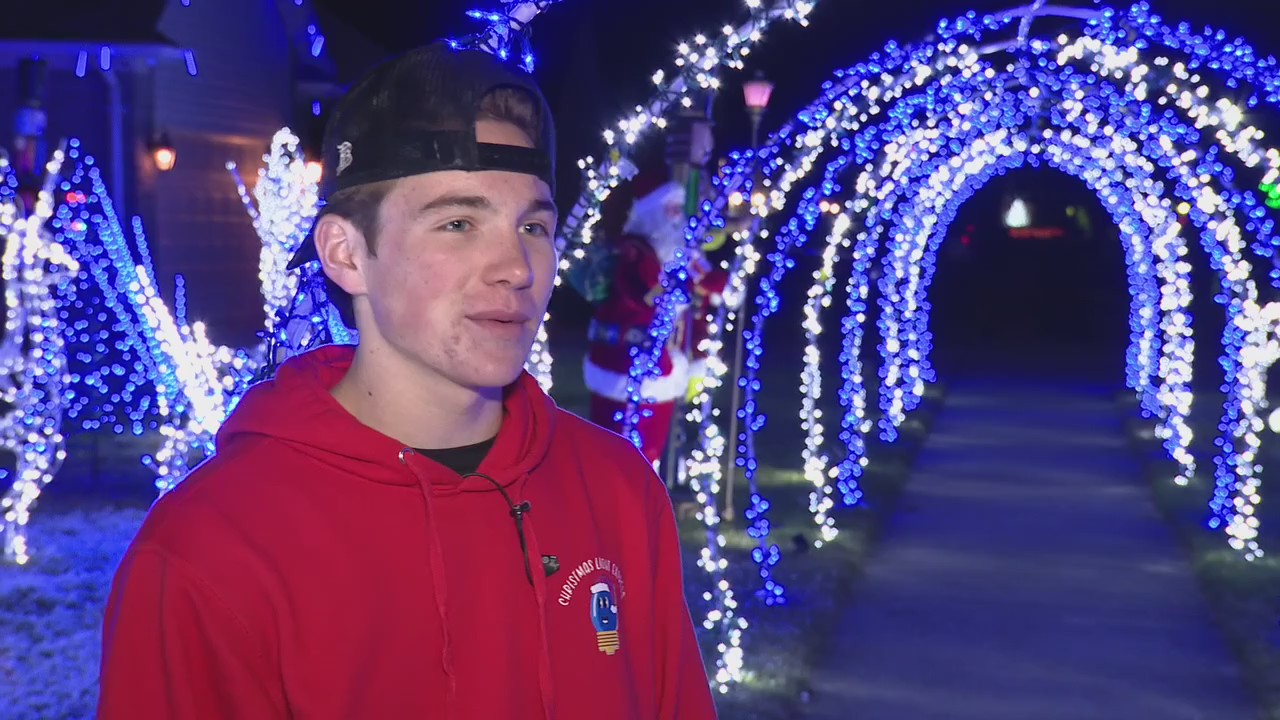 16-year-old transforms street in Macomb Township into Christmas light show