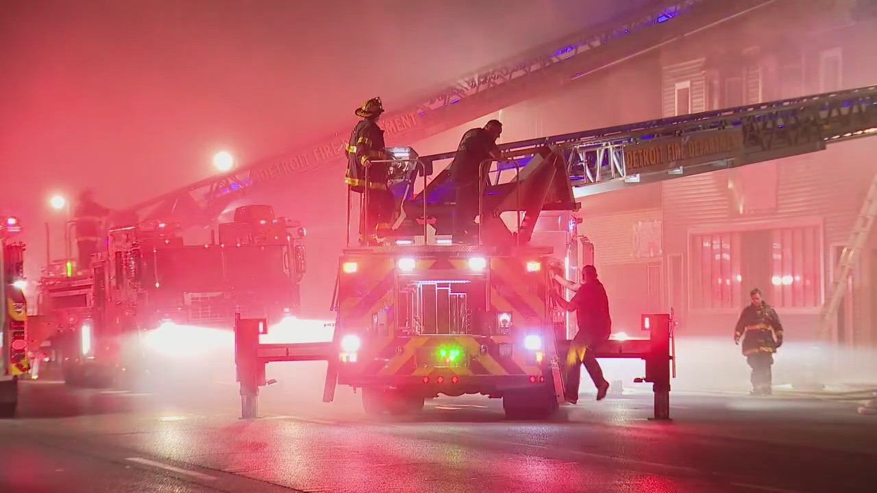 Woman in critical condition after Detroit apartment fire