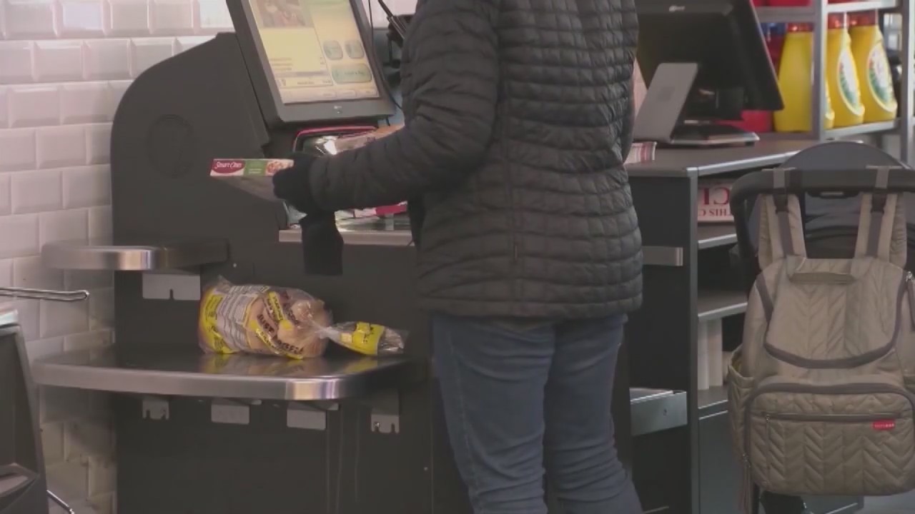 Illinois advances bill to ban hidden fees across consumer goods, services