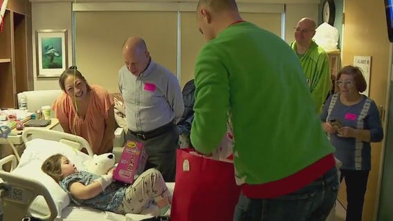 Twins legends visit kids at Gillette Children?s