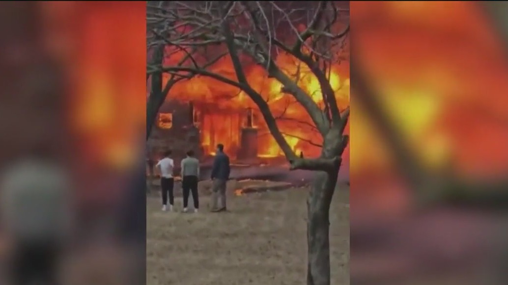 No survivors after small plane crashes in Minneapolis suburb