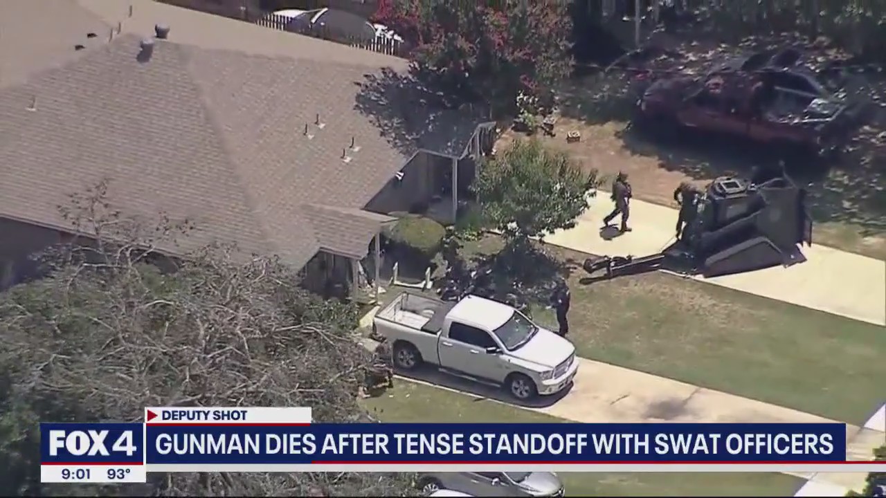 Gunman dies after tense standoff with officers