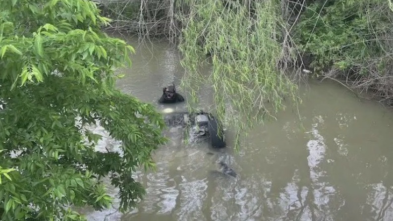 Body found inside submerged vehicle in Manor