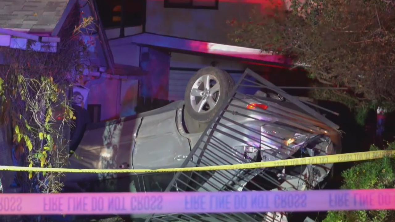 Car crashes into La Ca�ada Flintridge home