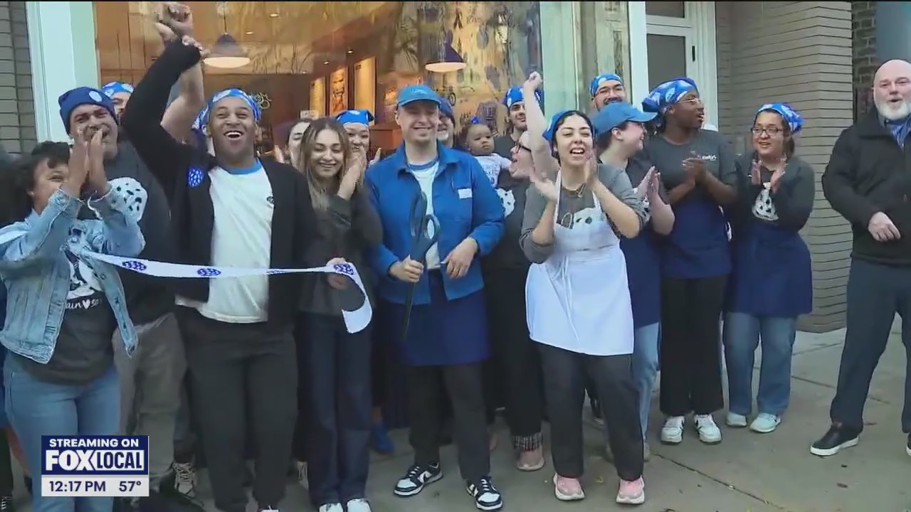Levain Bakery opens in Lincoln Park with long lines, sweet celebrations