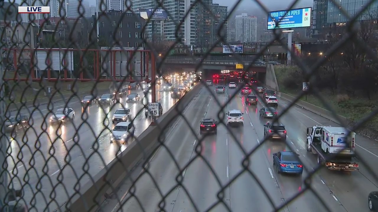 Busy travel week continues on Chicago-area roads