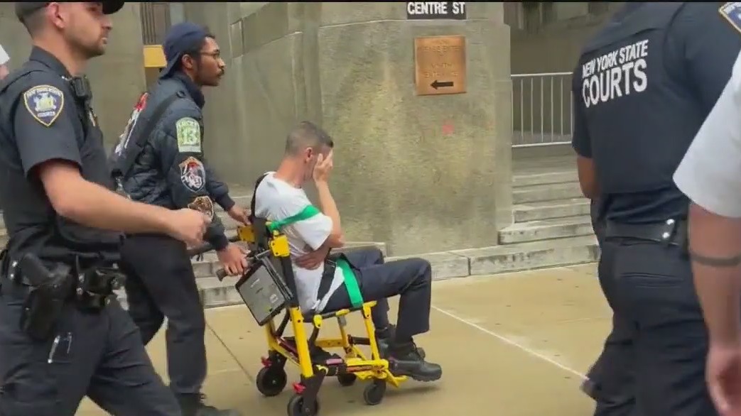 2 court officers attacked at NYC courthouse