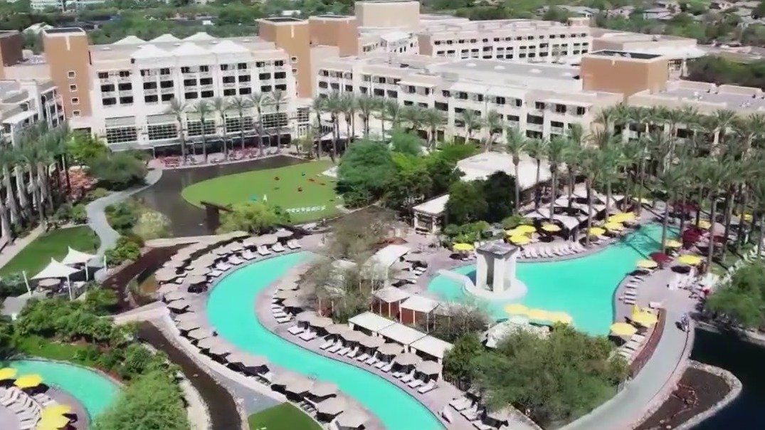 Phoenician resort now offering pool passes