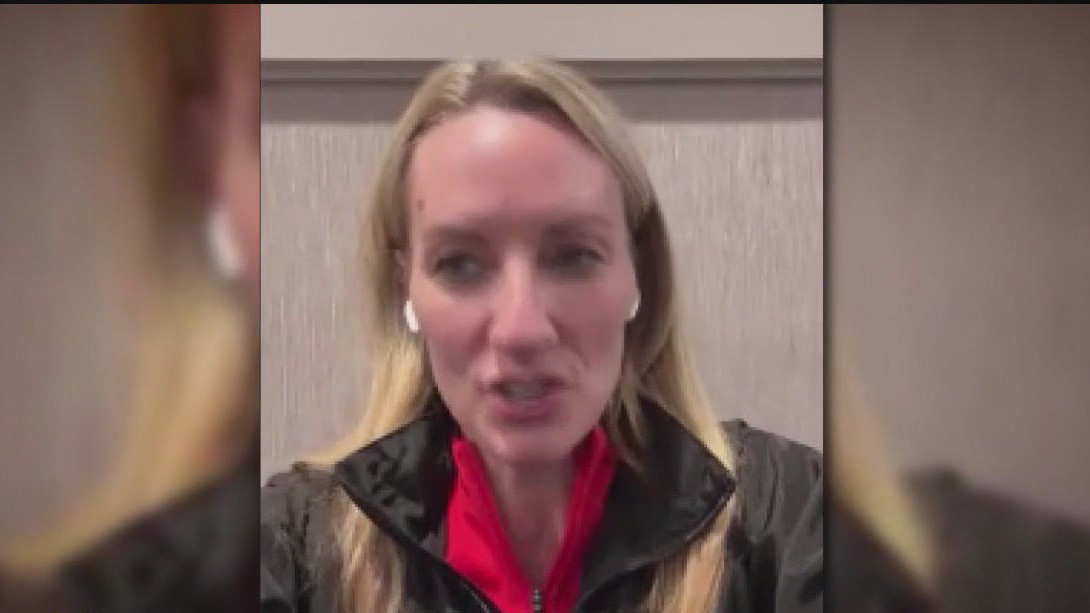 Carrie Tollefson talks Chicago Marathon with National Guard in town