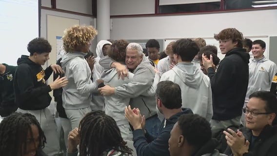 Hinsdale South varsity basketball coach to keep job after student-athletes rally for him