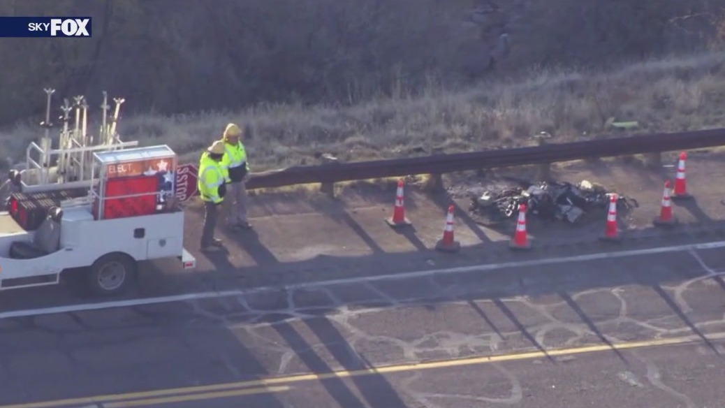 2 killed in crash along highway north of Phoenix