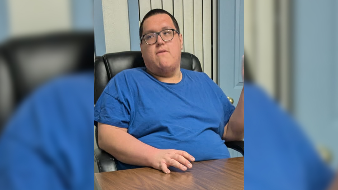 AZ man accused of voyeurism at school