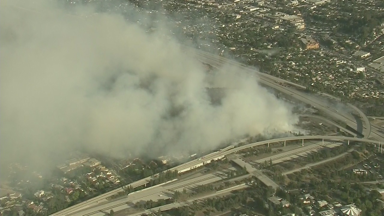 Fire crews battle large brush fire near Eagle Rock