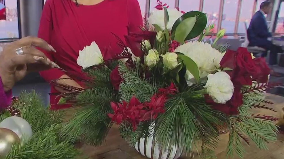 Expert shares tips on making the perfect budget-friendly holiday tablescape