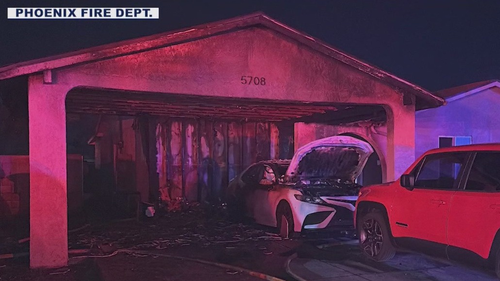 4 hospitalized after fire at Phoenix assisted living home | FOX 10 Phoenix