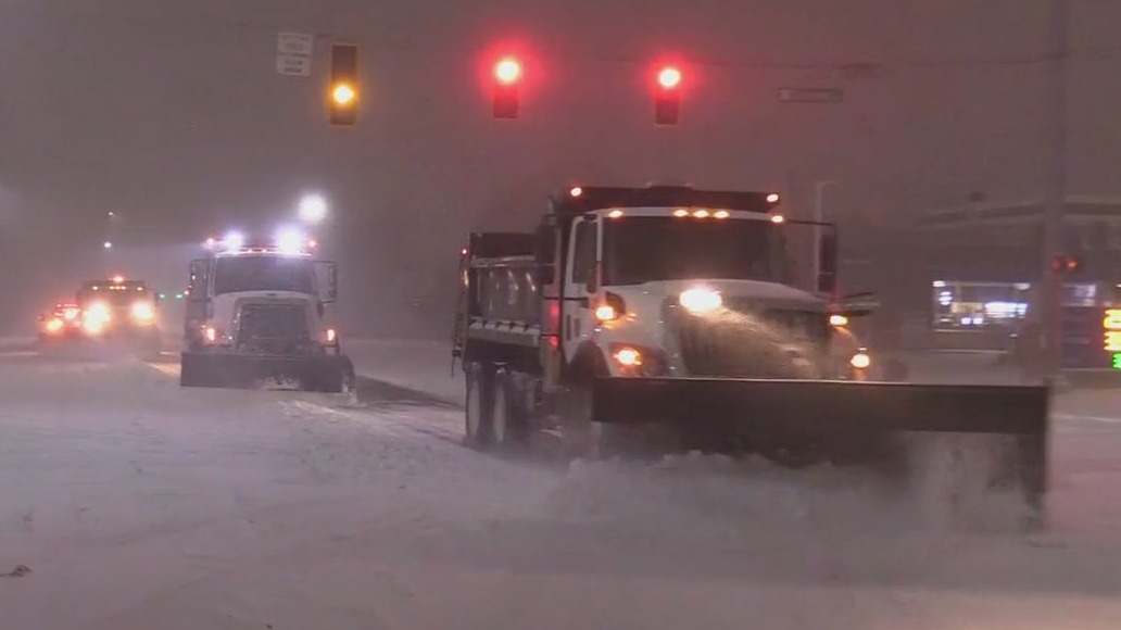 Snow blasts Chicago: Schools closings, canceled flights and impacted roads