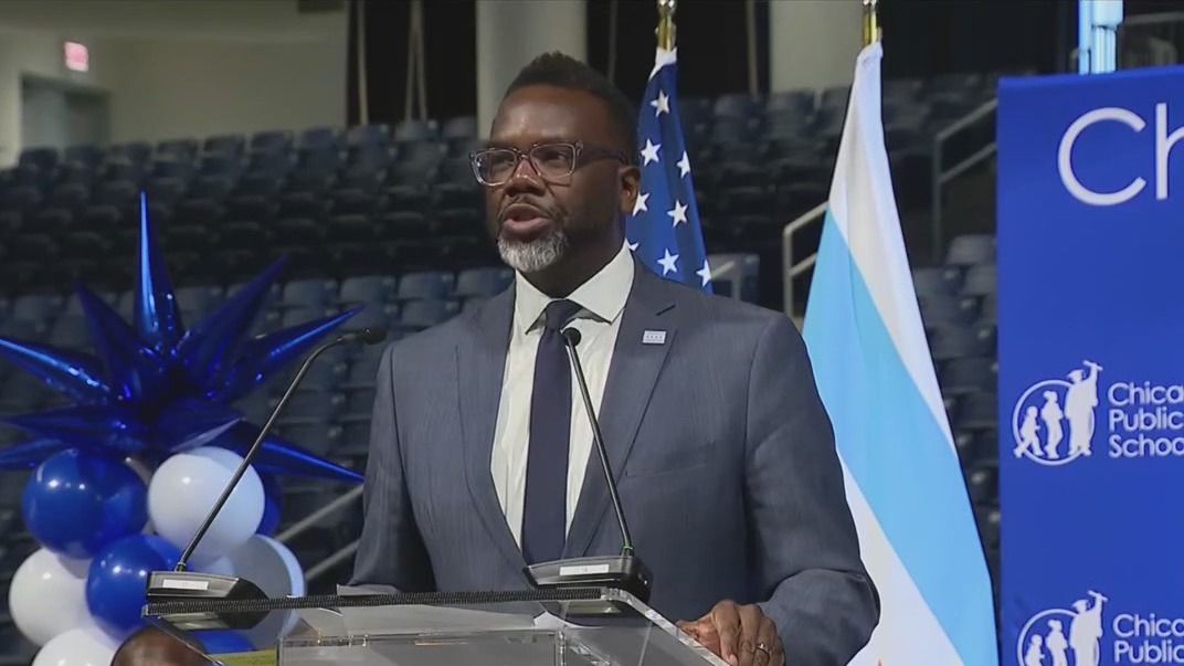 Strong words from Mayor Brandon Johnson about Chicago during celebration of Safe Passage workers