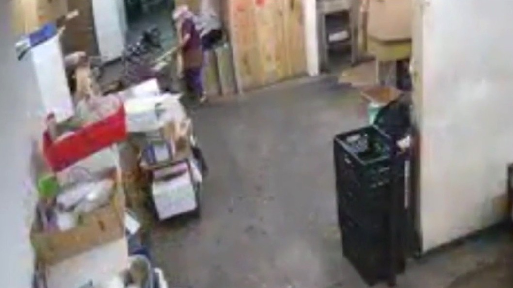 Group of women steals safe from Orange grocery store