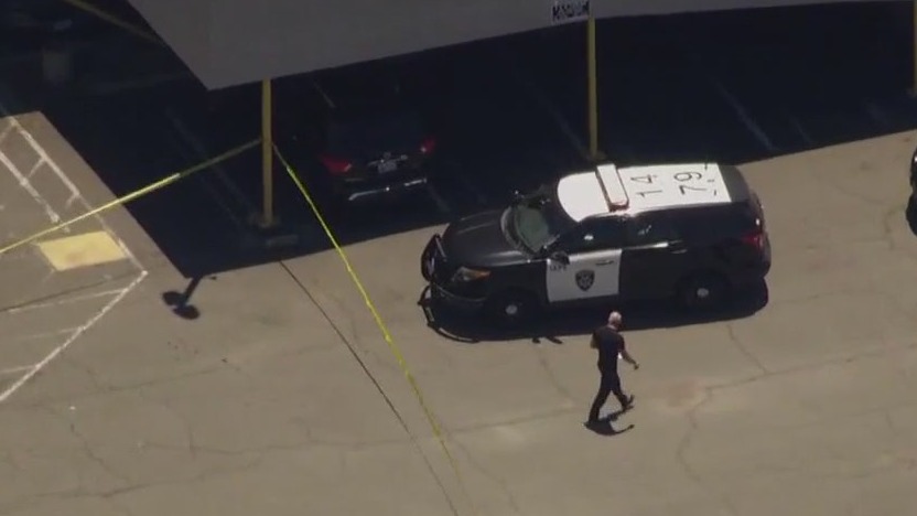 Parole agent fatally shot in Oakland, suspect detained