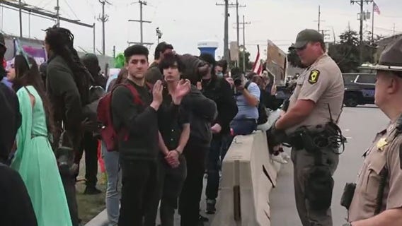 Protest continues outside ICE facility near Chicago