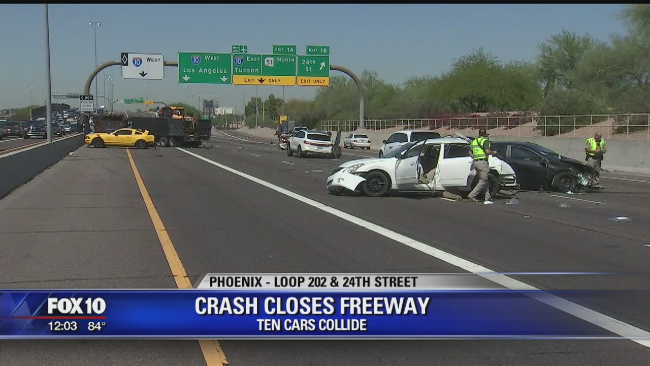 Chain-reaction wreck closes freeway in east-central Phoenix