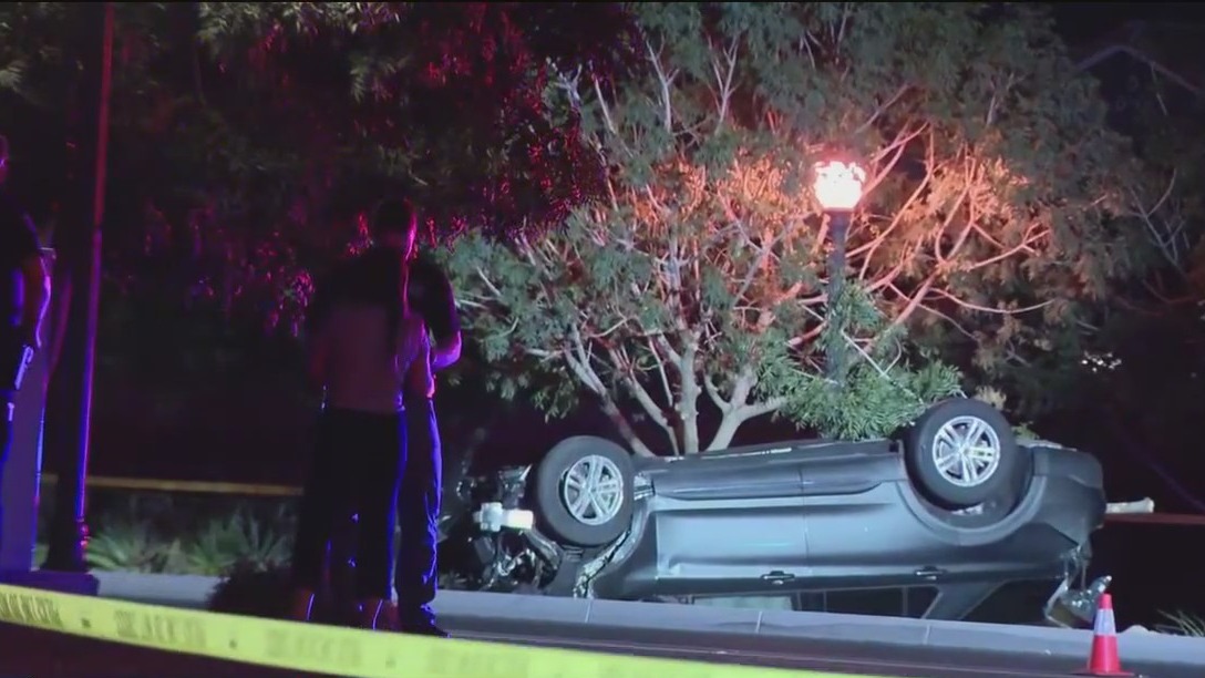 2 dead, 1 critically injured in Gilbert crash