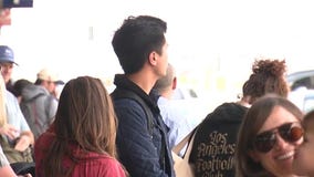 Mad dash to LAX as Thanksgiving weekend wraps up