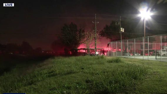 FOX 26 photographer shares on-the-ground look at Houston apartment fire