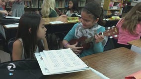 Teacher organizes ukulele donations for Paradise students