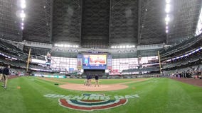 Bob Uecker reflects on the passing of former teammates