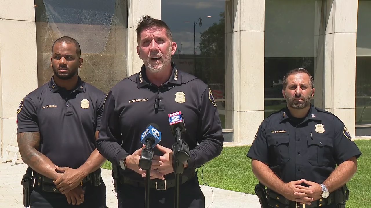 Detroit police discuss shooting at city building