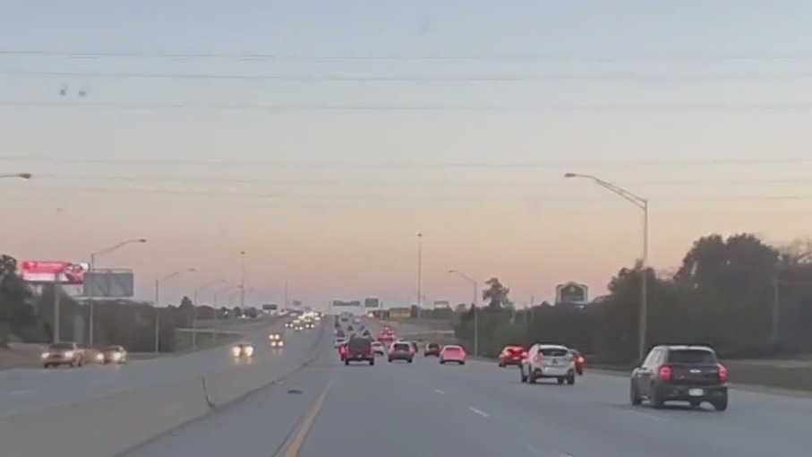 Gas prices hit 2023 low ahead of Thanksgiving