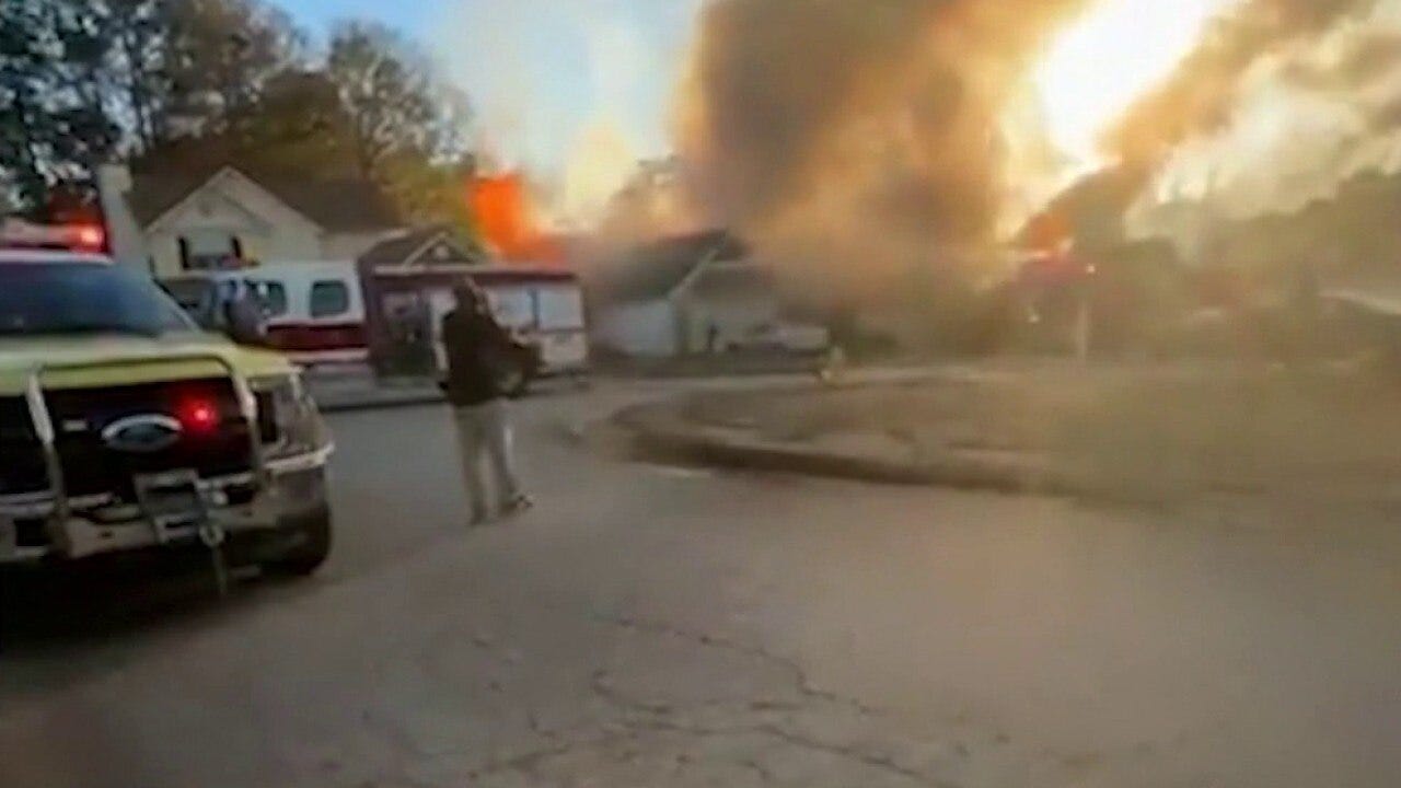 Fast-moving blaze burns roofs off two homes, guts one on Pecan Drive in Griffin