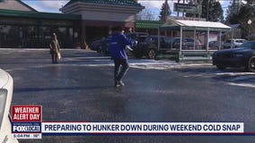 People in Olympia run last-minute errands ahead of weekend?s freezing temperatures