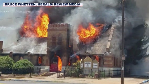 2 Arizona churches go up in flames