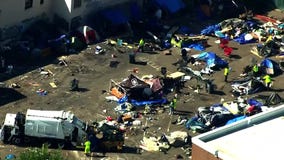 Clearing Mpls encampment after mass shooting [RAW]