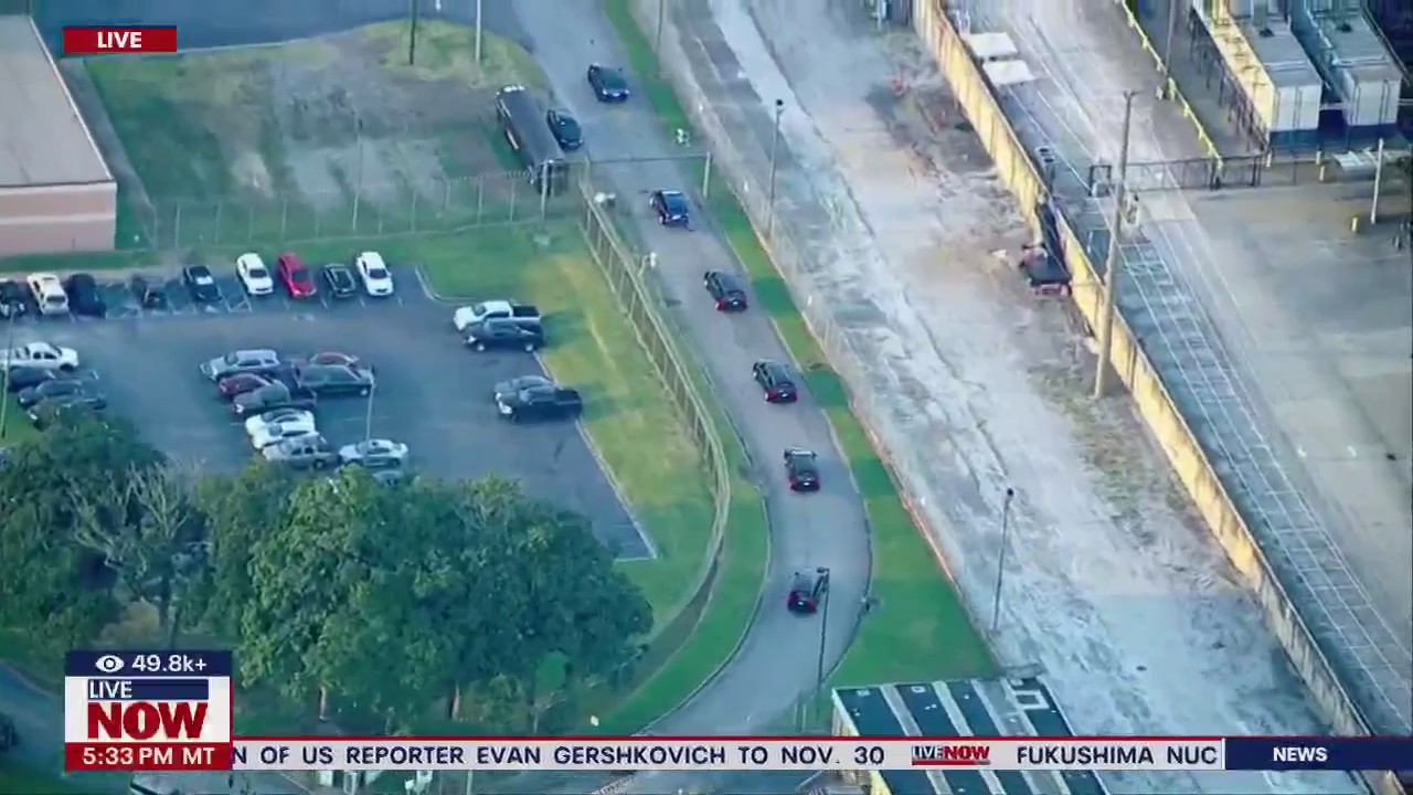 Trump booked at jail, will get mugshot