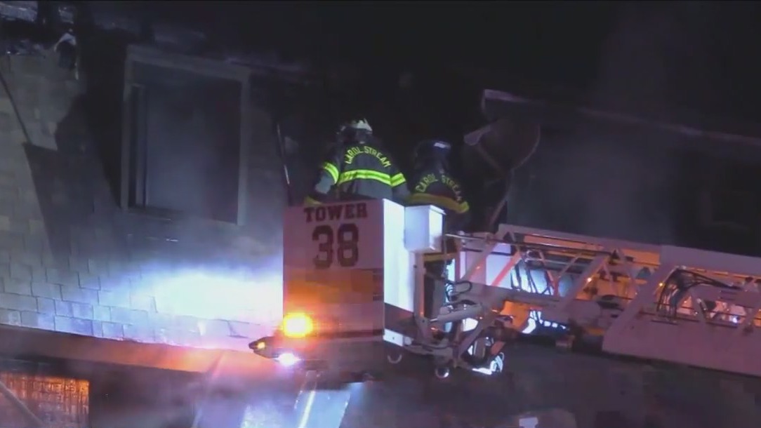 More than 100 displaced in West Chicago apartment fire