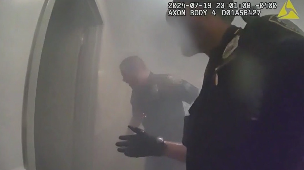 NYPD officers rescue woman from Queens fire | FOX 5 New York