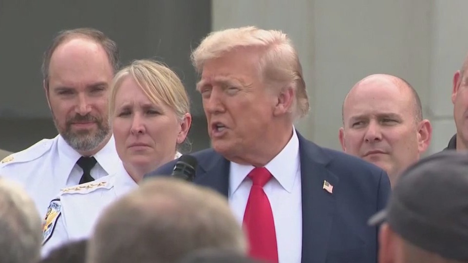 Trump threatens total takeover of Washington